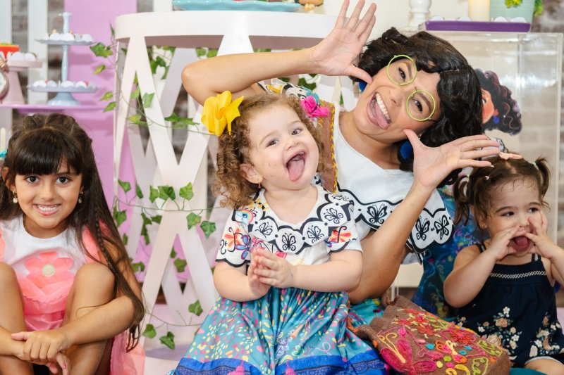 Aniversário da Alice — crianças se divertindo